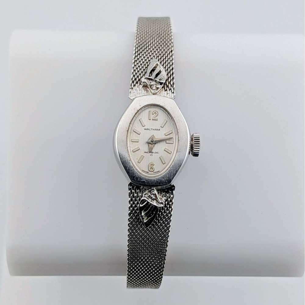 Waltham 1960s Vintage Swiss 17 Jewels Incabloc Manual Wind Women's Watch 7.25"